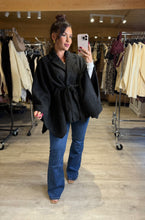 Charger l&#39;image dans la galerie, Cape avec ceinture noir SOPHIE (36 au 44)