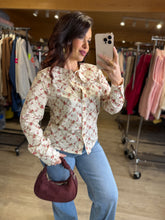 Charger l'image dans la galerie, Chemise fleuri bordeaux col Claudine ( 34 au 46 )