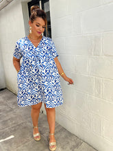 Charger l&#39;image dans la galerie, Robe short intégré bleu/blanche ( reste 1 taille 46 )