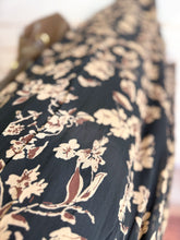 Charger l'image dans la galerie, Robe noir motif fleuri taupe LINDA (40 au 48)