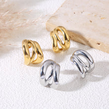 Charger l'image dans la galerie, Boucles d’oreilles argentées larges à doubles anneaux entrelacés effet miroir