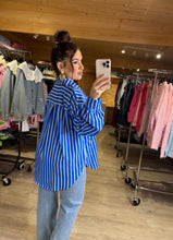 Charger l'image dans la galerie, Chemise rayée, loose, bleu roi OKSANNA (38 au 48)