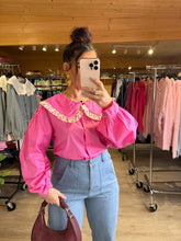Charger l'image dans la galerie, Chemise col claudine fuchsia, bordure fleuri LADY (36 au 42)