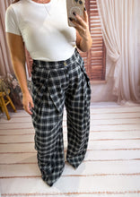 Charger l'image dans la galerie, Pantalon barrel carreaux noir MARINE (36 au 40)