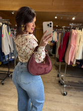 Charger l'image dans la galerie, Chemise fleuri bordeaux col Claudine ( 34 au 46 )
