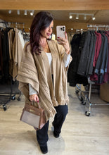 Charger l&#39;image dans la galerie, Poncho motif torsade beige LIORA (36 au 52)