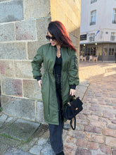 Charger l&#39;image dans la galerie, Long bombers kaki réversible léopard TANIA ( taille 36 au 46)