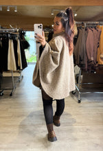 Charger l&#39;image dans la galerie, Poncho beige KAMILA (36 au 50)