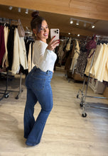Charger l&#39;image dans la galerie, Jeans flare taille haute push up JULIE (38 au 48)