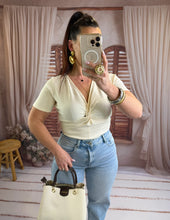 Charger l'image dans la galerie, T-shirt beige torsadé PAULINE (34 au 40)