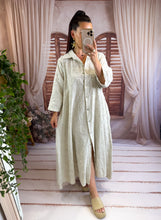 Charger l'image dans la galerie, Robe chemise brodé motif fleurs beige MAYA (36 au 46)