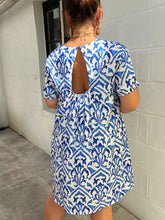 Charger l&#39;image dans la galerie, Robe short intégré bleu/blanche ( reste 1 taille 46 )