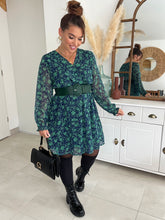 Charger l&#39;image dans la galerie, Robe bleu marine fleuri verte Lilou. ( 36 au 48 )