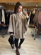 Charger l&#39;image dans la galerie, Poncho beige KAMILA (36 au 50)