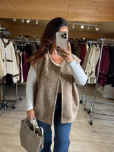 Charger l&#39;image dans la galerie, Veste sans manches beige CLARISSE (40 au 48)