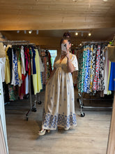 Charger l&#39;image dans la galerie, Robe beige motif bleu ALENA ( reste taille s/m et m/l )