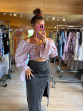 Charger l&#39;image dans la galerie, Crop top lila fleuri AMANDA