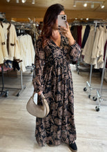 Charger l&#39;image dans la galerie, Robe longue noir motif fleur marron LINDA (40 au 48)