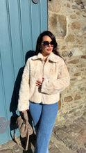 Charger l&#39;image dans la galerie, Manteau fourrure synthétique beige IRINA (34 au 42)