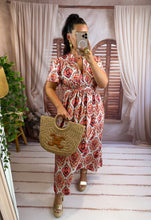 Charger l'image dans la galerie, Robe motif beige, orane, rouge team petite TALI (36 au 48)