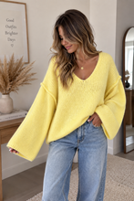 Charger l'image dans la galerie, Maxi pull tout doux col en v jaune LIV (36 au 44)