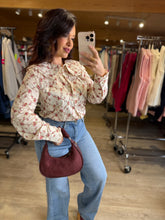 Charger l'image dans la galerie, Chemise fleuri bordeaux col Claudine ( 34 au 46 )