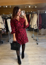 Charger l&#39;image dans la galerie, Robe courte bordeaux motif fleuri noir PLAYA (36 au 48)