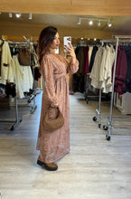 Charger l&#39;image dans la galerie, Robe longue taupe motif fleuri camel MANON (40 au 48)