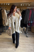 Charger l&#39;image dans la galerie, Poncho motif torsade écru LIORA (36 au 52)