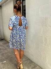 Charger l&#39;image dans la galerie, Robe short intégré bleu/blanche ( reste 1 taille 46 )