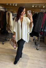 Charger l&#39;image dans la galerie, Gilet cape écru ISOLA (36 au 52)
