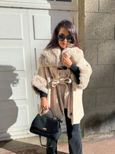 Charger l&#39;image dans la galerie, Manteau cape fourrure beige NÉLYA (36 au 46)