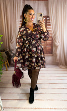 Charger l'image dans la galerie, Robe courte bordeaux motif rose pale NORA (36 au 48)