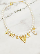 Charger l&#39;image dans la galerie, Collier cœur et perles blanches ☀️