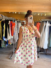 Charger l&#39;image dans la galerie, Robe courte fleuri rose MAELIE ( reste la taille 46 et 48 )