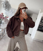 Charger l'image dans la galerie, Veste loose en suédine chocolat KATRINA (36 au 46)