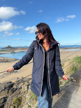 Charger l&#39;image dans la galerie, Imperméable fouré polaire  bleu marine LAURE (36 au 48)