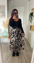 Charger l&#39;image dans la galerie, Jupe longue plissée léopard beige GABY ( 36 au 46 )
