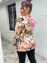 Charger l&#39;image dans la galerie, Blazer beige graffiti  ( s/m/l/xl )