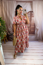 Charger l'image dans la galerie, Robe motif beige, orane, rouge team petite TALI (36 au 48)