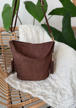 Charger l&#39;image dans la galerie, Sac effet daim chocolat CATIA