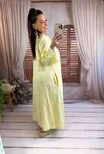 Charger l'image dans la galerie, Robe chemise brodé motif fleurs jaune MAYA (36 au 46)