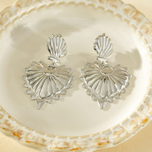 Charger l'image dans la galerie, Boucles d'oreilles argentées pendantes grand cœur bombé texturé
