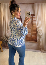 Charger l'image dans la galerie, Chemise motif bleu grec SERENA (36 au 48)