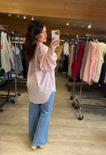 Charger l'image dans la galerie, Chemise large coeur couleur rose MARIA (40 au 48)