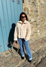 Charger l&#39;image dans la galerie, Manteau fourrure synthétique beige IRINA (34 au 42)