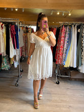 Charger l&#39;image dans la galerie, Robe blanche dentelle calibra