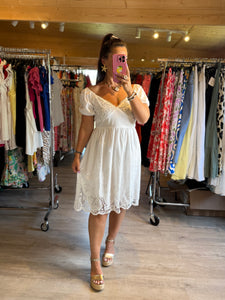 Robe blanche dentelle calibra