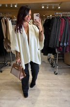 Charger l&#39;image dans la galerie, Gilet cape écru ISOLA (36 au 52)