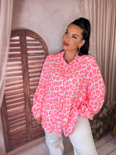 Charger l'image dans la galerie, Chemise gaz de coton léopard rose fluo GOA ( 36 au 48)